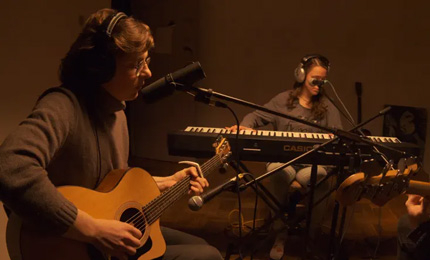 Обложка к новости "Трек &laquo;Кухни&raquo; группы &laquo;Бонд с кнопкой&raquo; покорил сердца зумеров"