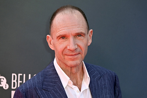 Обложка к новости "Рэйф Файнс предложил ещё один необычный вариант для сериала про Гарри Поттера"